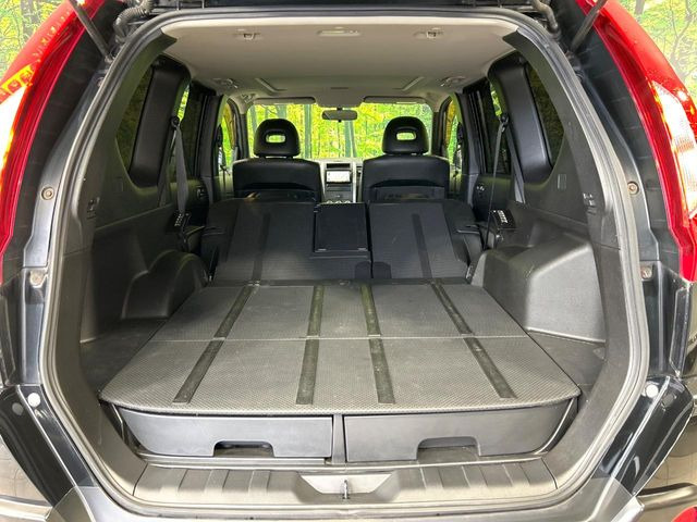 後席を格納すると、これだけの広さが!シーンに合わせたシートアレンジで、大きな荷物も積むことが出来ます♪