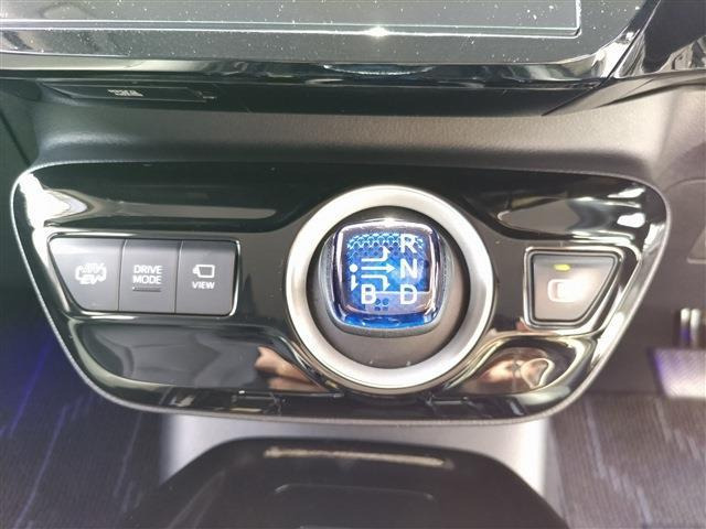 運転席のステアリングホイールを正面から捉えたカットです。日常の運転操作に伴うステアリング表面の現在の質感や、擦れなどのコンディションを画像よりご確認ください。