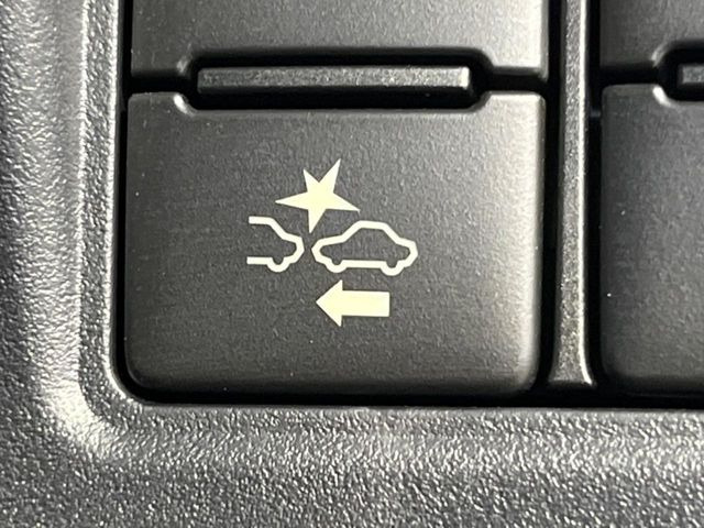 【トヨタセーフティセンス】走行中に前方の車両等を認識し、衝突しそうな時は警報とブレーキで衝突回避と被害軽減をアシスト。より安全にドライブをお楽しみいただけます。