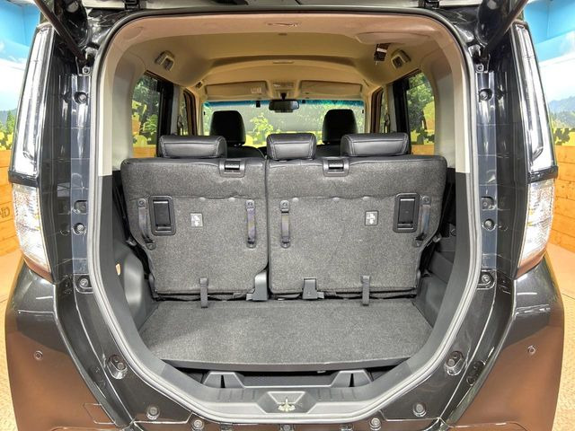 普段のお買い物や通勤、送迎等に十分な荷室スペースを確保しております。セカンドシートを倒すと、大きな荷物の積載も可能です♪
