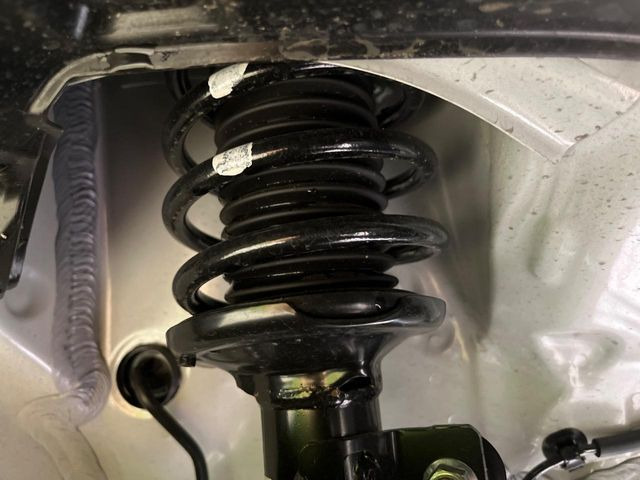 お車を安心してお乗りいただく為には、足回りの定期点検が欠かせません。サービスサポート(有償保証)では無料点検もご提供しており、安心のカーライフをお過ごしいただけるサポート体制が整っています。