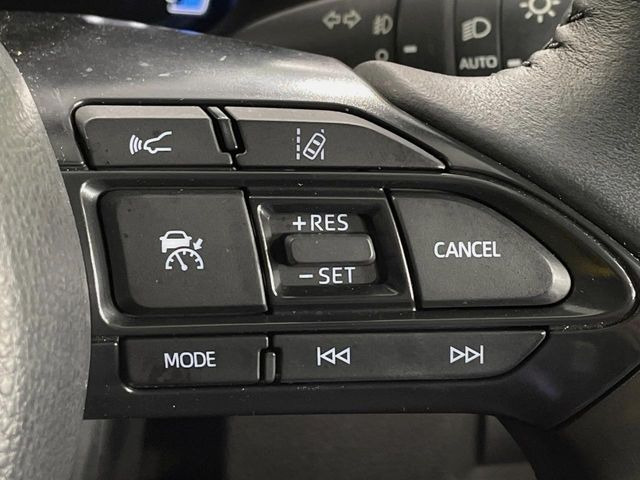 【レーダークルーズコントロール】高速道路での長距離走行が楽に!!自動で速度を保つクルーズコントロールが、衝突軽減システムと連携し、前方の車両を感知して車間を保つように速度調節してくれます!!