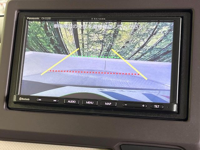 【バックカメラ】駐車時に後方がリアルタイム映像で確認できます。大型商業施設や立体駐車場での駐車時や、夜間のバック時に大活躍!運転スキルに関わらず、今や必須となった装備のひとつです!