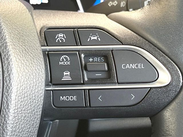 【レーダークルーズコントロール】高速道路での長距離走行が楽に!!自動で速度を保つクルーズコントロールが、衝突軽減システムと連携し、前方の車両を感知して車間を保つように速度調節してくれます!!