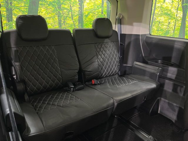 3列目シートはもちろん状態良好☆大人でもゆったりと座って頂けますので、大人数でのお出かけもラクラクです♪ご家族で、気の知れた仲間で、ドライブに行くのが楽しみですね♪