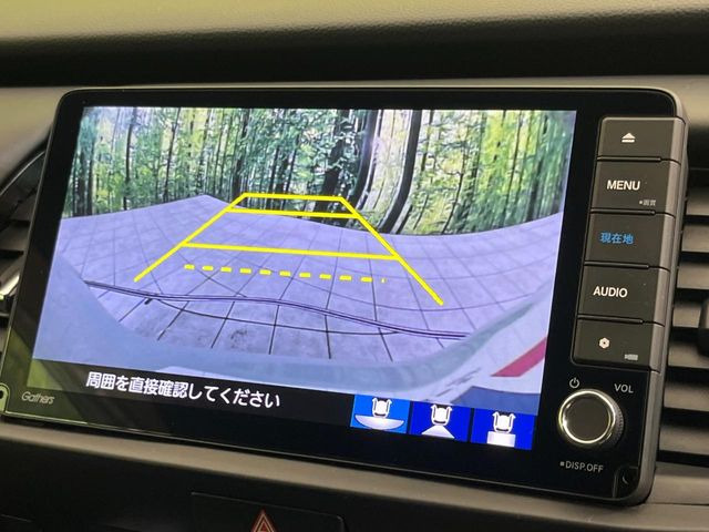 【バックカメラ】駐車時に後方がリアルタイム映像で確認できます。大型商業施設や立体駐車場での駐車時や、夜間のバック時に大活躍!運転スキルに関わらず、今や必須となった装備のひとつです!