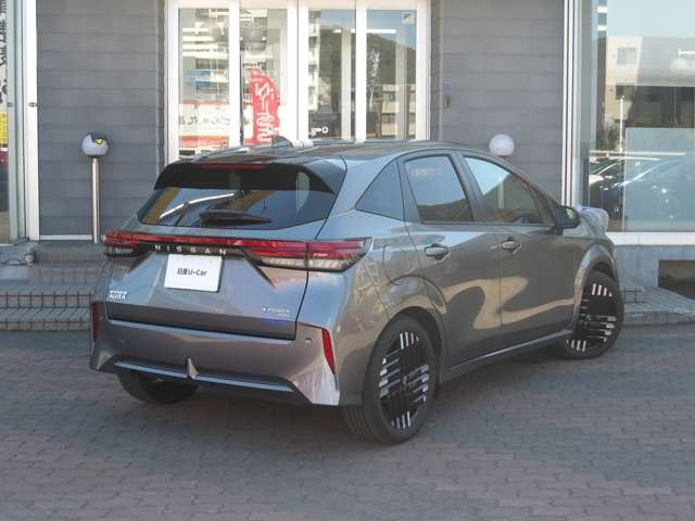ノートオーラ1.2 G FOUR レザーエディション 4WD