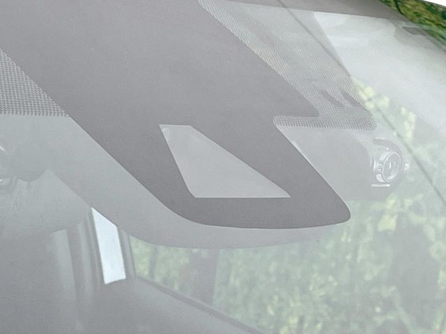 【トヨタセーフティセンス】走行中に前方の車両等を認識し、衝突しそうな時は警報とブレーキで衝突回避と被害軽減をアシスト。より安全にドライブをお楽しみいただけます。