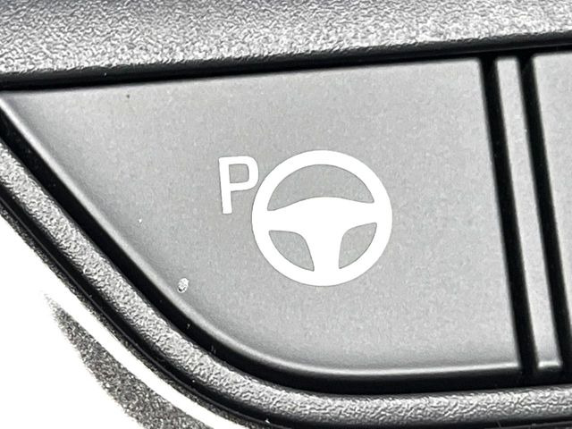 【駐車支援システム】駐車スペースを検知し、スムーズな駐車をアシスト。狭いスペースへの駐車など、駐車に自信の無い方におすすめの機能です♪