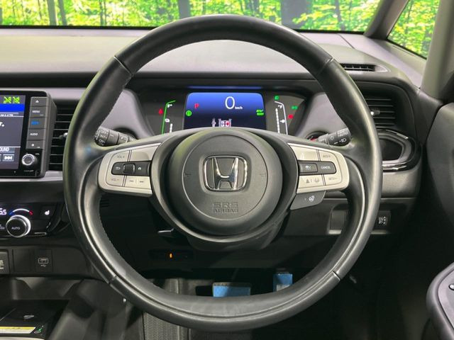 【アダプティブクルーズコントロール】高速道路での長距離走行が楽に!!自動で速度を保つクルーズコントロールが、衝突軽減システムと連携し、前方の車両を感知して車間を保つように速度調節してくれます!!