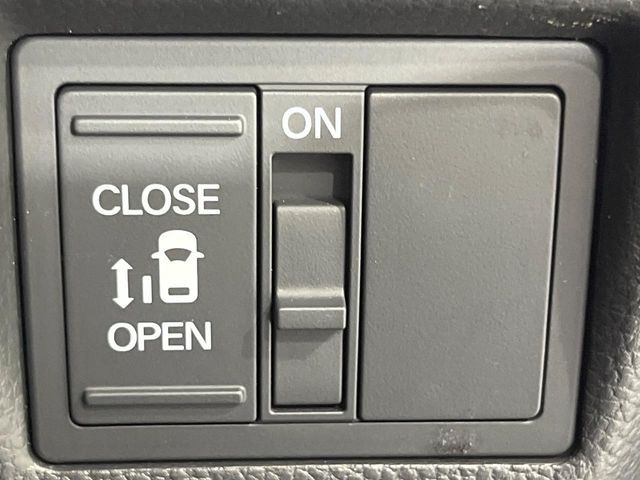 【パワースライドドア】スマートキーや運転席のスイッチでスライドドアの開閉が可能♪電動だから力を入れてドアを開ける必要が無く、小さいお子様でも、重い荷物を持っている時もラクに開け閉めできます♪