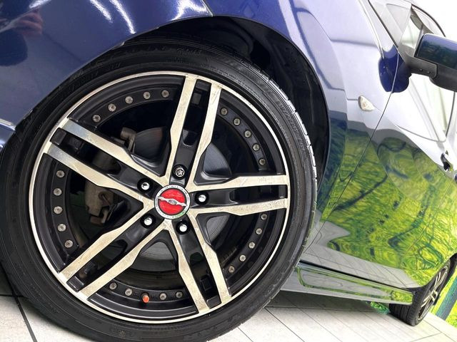 �y17�C���`�A���~�z�C�[���z�O�ςɃ}�b�`�����A���~�z�C�[���𑕒����Ă���܂��B�e��A���~�z�C�[����A�X�^�b�h���X�^�C�����戵�����Ă���܂��B���񂲑��k����������