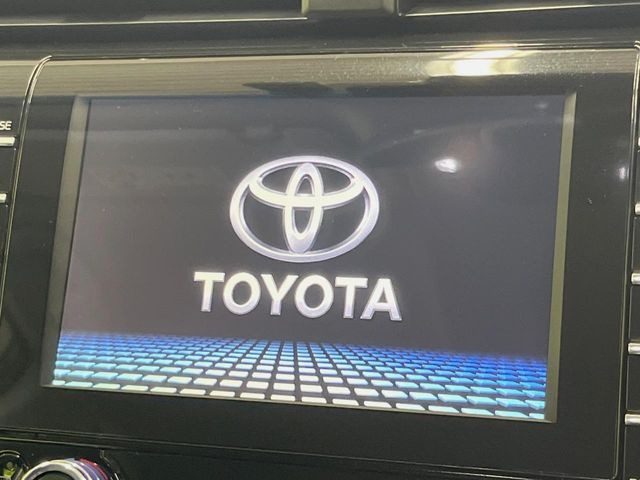 【メーカー純正8型ナビ】インテリアに溶け込むスタイリッシュな「専用設計」メーカーナビを装備♪視認性や操作性など基本性能にも優れ、より上質なカーライフをお楽しみいただけま