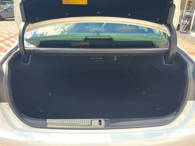 普段のお買い物や通勤、送迎等に十分な荷室スペースを確保しております。