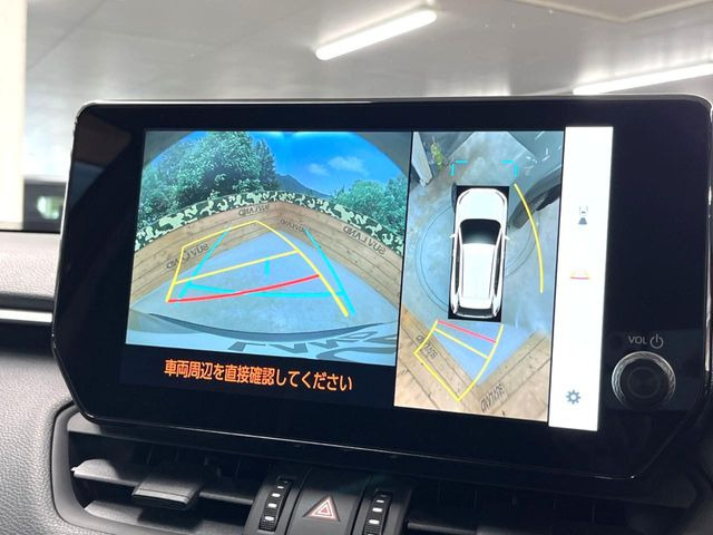 【パノラミックビューモニター】専用のカメラにより、上から見下ろしたような視点で360度クルマの周囲を確認することができます☆死角部分も確認しやすく、狭い場所での切り返しや駐車もスムーズに行えます。