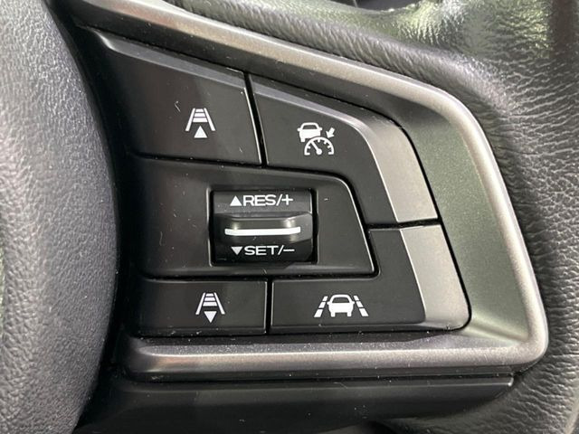 【全車速追従機能付クルーズコントロール】高速道路での長距離走行が楽に!!自動で速度を保つクルーズコントロールが、衝突軽減システムと連携し、前方の車両を感知して車間を保つように速度調節してくれます!!