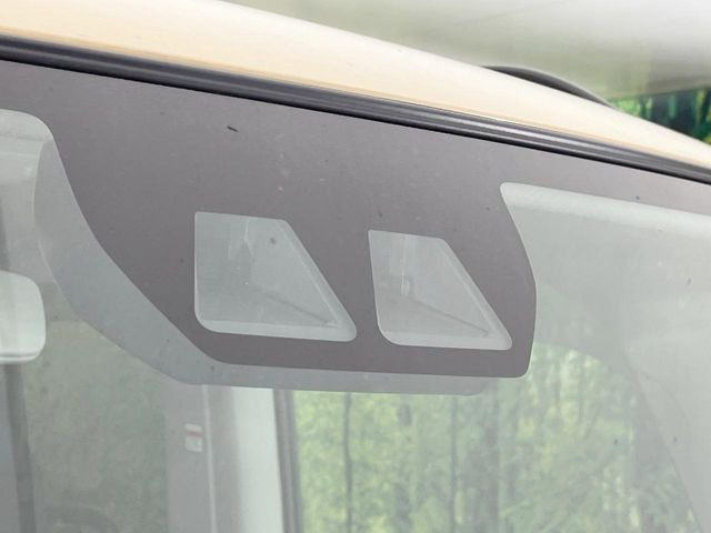 【スマートアシスト】走行中に前方の車両等を認識し、衝突しそうな時は警報とブレーキで衝突回避と被害軽減をアシスト。より安全にドライブをお楽しみいただけます。