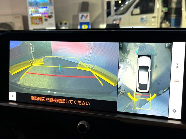 【パノラミックビューモニター】専用のカメラにより、上から見下ろしたような視点で360度クルマの周囲を確認することができます☆死角部分も確認しやすく、狭い場所での切り返しや駐車もスムーズに行えます。