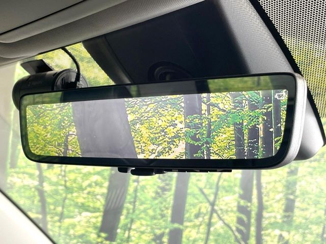 【デジタルインナーミラー】後席の大きな荷物や同乗者で後方が確認しづらい時でも安心!カメラが撮影した車両後方の映像をルームミラー内に表示。クリアな視界で状況の確認が可能です!