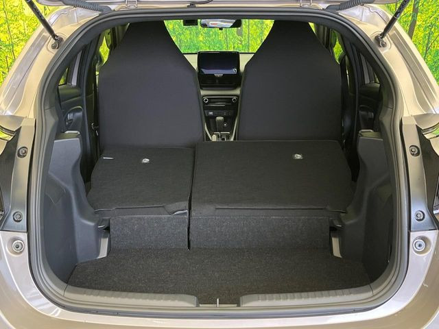 後席を格納すると、これだけの広さが!シーンに合わせたシートアレンジで、大きな荷物も積むことが出来ます♪