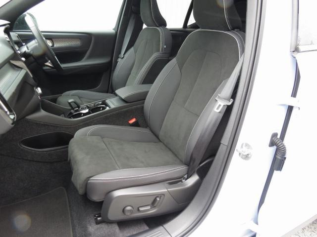 XC40ウルトラ B4 AWD ダークエディション 4WD