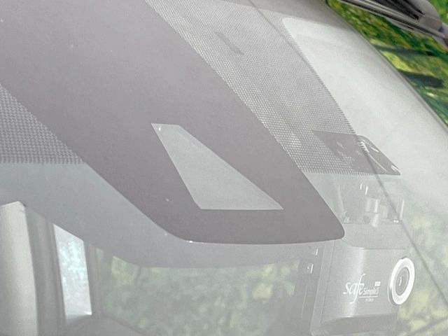 【トヨタセーフティセンス】走行中に前方の車両等を認識し、衝突しそうな時は警報とブレーキで衝突回避と被害軽減をアシスト。より安全にドライブをお楽しみいただけます。