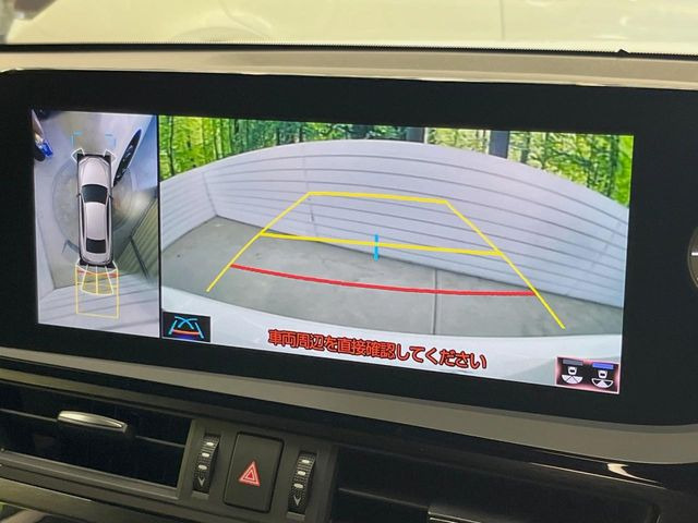 【パノラミックビューモニター】専用のカメラにより、上から見下ろしたような視点で360度クルマの周囲を確認することができます☆死角部分も確認しやすく、狭い場所での切り返しや駐車もスムーズに行えます。