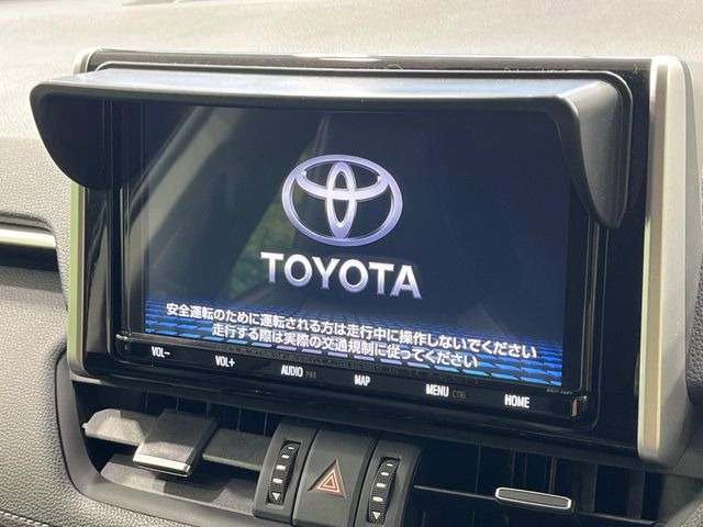 【純正9型ナビ】人気の純正ナビを装備。オーディオ機能も充実しており、Bluetooth接続すればお持ちのスマホやMP3プレイヤーの音楽を再生可能!毎日の運転がさらに楽しくなります!!