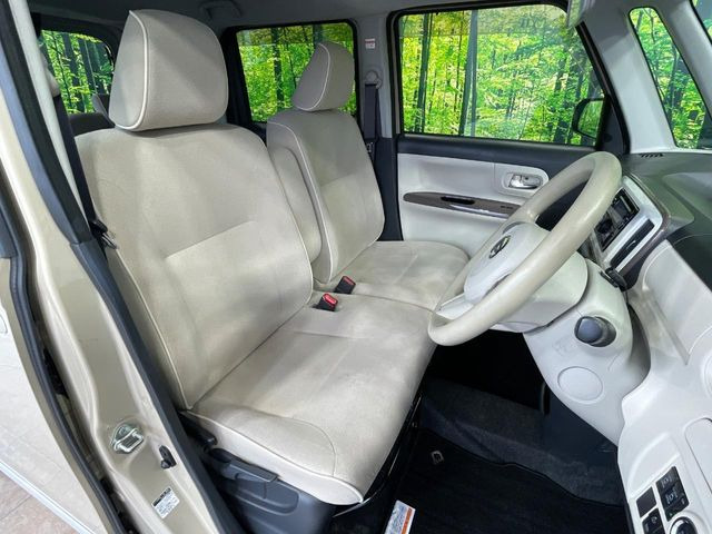 運転席シート廻りは使用感も少なく、良好な状態となっています。丁寧に使われていたことがよくわかりますね。