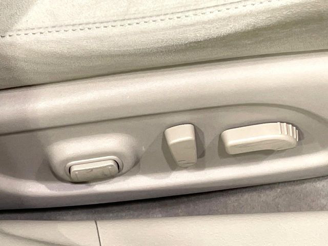 【パワーシート】スイッチ一つで簡単にシートの微調整が可能!電動だから力もいりません!快適なシートポジションにセットして、快適なドライブをお楽しみください。