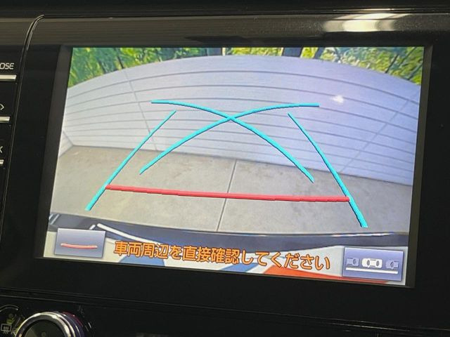【バックカメラ】駐車時に後方がリアルタイム映像で確認できます。大型商業施設や立体駐車場での駐車時や、夜間のバック時に大活躍!運転スキルに関わらず、今や必須となった装備のひとつです!