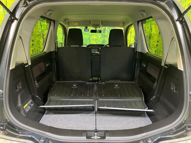 普段のお買い物や通勤、送迎等に十分な荷室スペースを確保しております。セカンドシートを倒すと、大きな荷物の積載も可能です♪