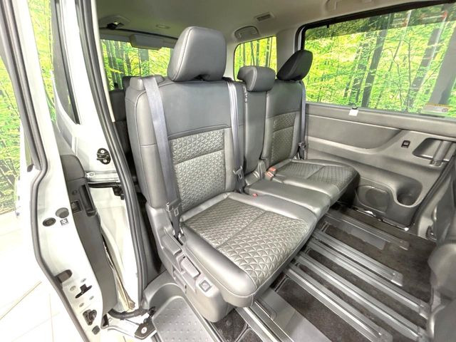 【シートヒーター】寒い日に重宝するシートヒーター!エアコンより早く温まってくれるので寒がりの人も安心ですね♪エアコンの温風は乾燥するから苦手、という方にもをおすすめです。