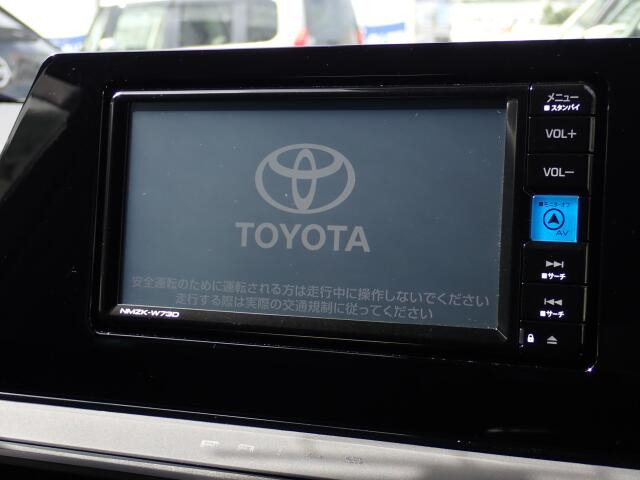 トヨタ純正ナビ搭載。