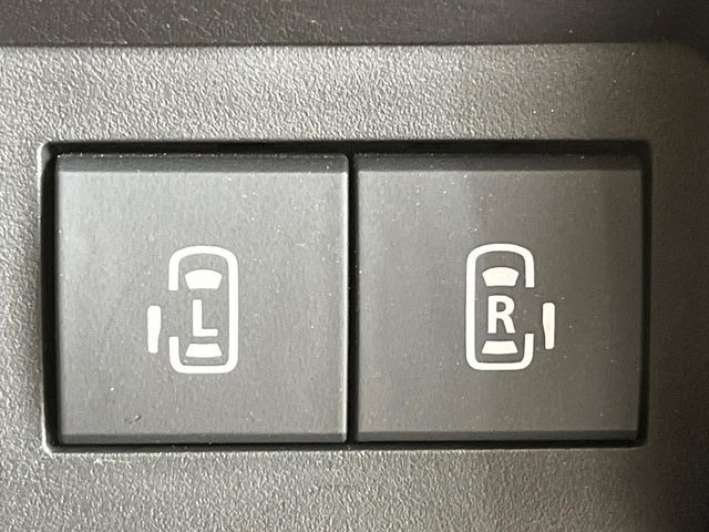 【両側パワースライドドア】スマートキーや運転席のスイッチで後席両側スライドドアの開閉が可能♪電動だから力を入れてドアを開ける必要が無く、小さなお子様でも簡単に開け閉めでき快適です♪
