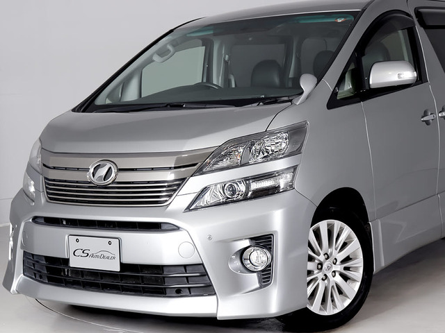 ★展示前点検実施★特殊な機材も用いて、前車点検を実施しております!