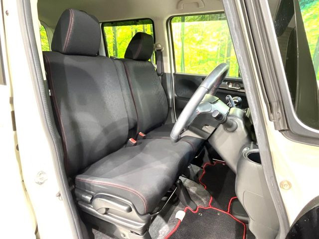 運転席シート廻りは使用感も少なく、良好な状態となっています。丁寧に使われていたことがよくわかりますね。
