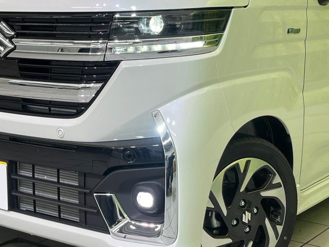 【LEDヘッドライト】悪天候や夜間走行時も良好な視界を確保し安心して運転できる高輝度LEDヘッドライトを装備!点灯速度が早く、消費電力も抑えられています。