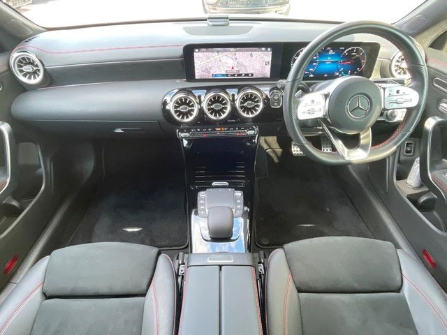 CLAシューティングブレークCLA200d AMGライン