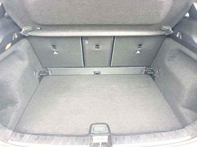 ●トランクルーム:趣味が広がる収容スペース!これだけの広さがあればお買い物やレジャーなどにも最適です!使用感も少なくきれいな状態を維持しております。