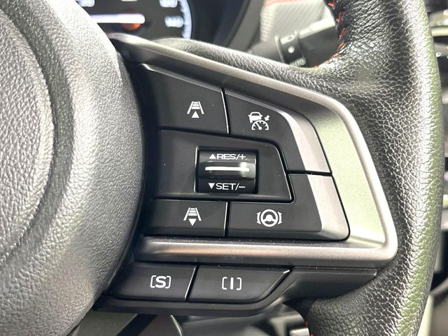 【全車速追従機能付クルーズコントロール】高速道路での長距離走行が楽に!!自動で速度を保つクルーズコントロールが、衝突軽減システムと連携し、前方の車両を感知して車間を保つように速度調節してくれます!!