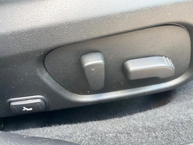 【パワーシート】スイッチ一つで簡単にシートの微調整が可能!電動だから力もいりません!快適なシートポジションにセットして、快適なドライブをお楽しみください。
