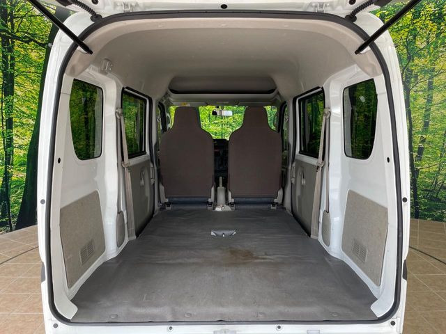 後席を格納すると、これだけの広さが!シーンに合わせたシートアレンジで、大きな荷物も積むことが出来ます♪