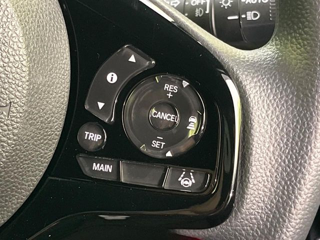 【アダプティブクルーズコントロール】高速道路での長距離走行が楽に!!自動で速度を保つクルーズコントロールが、衝突軽減システムと連携し、前方の車両を感知して車間を保つように速度調節してくれます!!