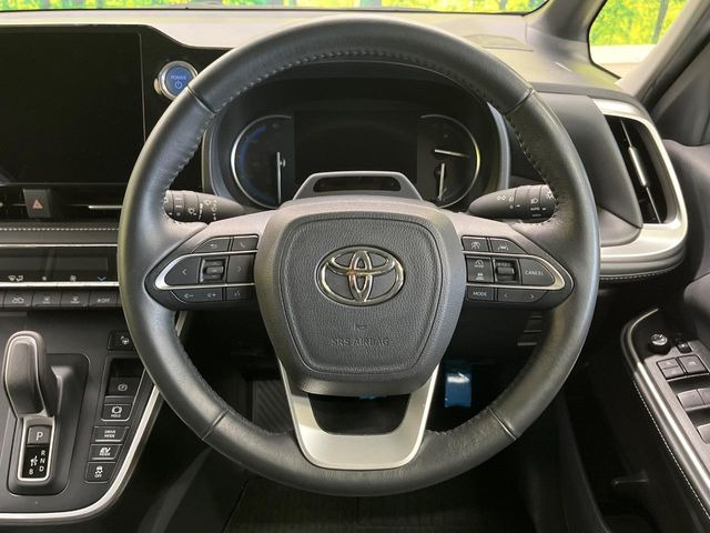 【トヨタセーフティセンス】走行中に前方の車両等を認識し、衝突しそうな時は警報とブレーキで衝突回避と被害軽減をアシスト。より安全にドライブをお楽しみいただけます。