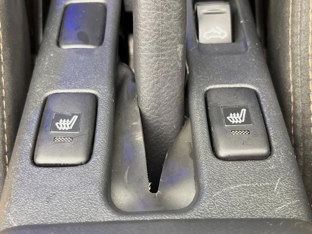 【シートヒーター】寒い日に重宝するシートヒーター!エアコンより早く温まってくれるので寒がりの人も安心ですね♪エアコンの温風は乾燥するから苦手、という方にもをおすすめです。
