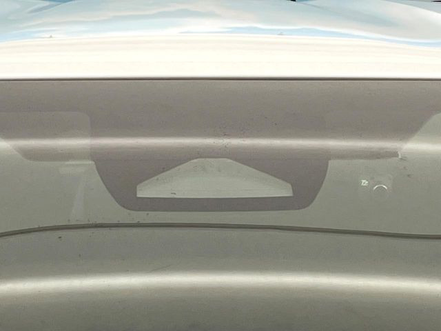 【トヨタセーフティセンス】走行中に前方の車両等を認識し、衝突しそうな時は警報とブレーキで衝突回避と被害軽減をアシスト。より安全にドライブをお楽しみいただけます。