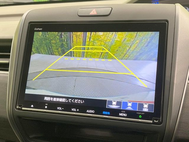 【バックカメラ】駐車時に後方がリアルタイム映像で確認できます。大型商業施設や立体駐車場での駐車時や、夜間のバック時に大活躍!運転スキルに関わらず、今や必須となった装備のひとつです!