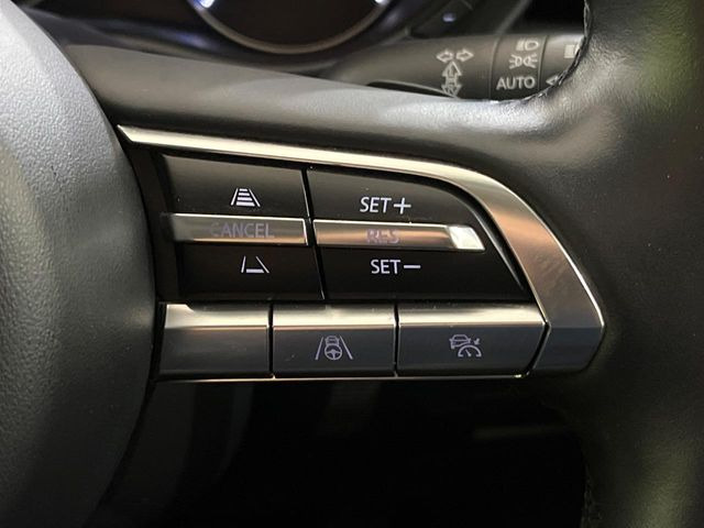 【マツダ・レーダークルーズコントロール】高速道路での長距離走行が楽に!自動で速度を保つクルーズコントロールが、衝突軽減システムと連携し、前方の車両を感知して車間を保つように速度調節してくれます!!