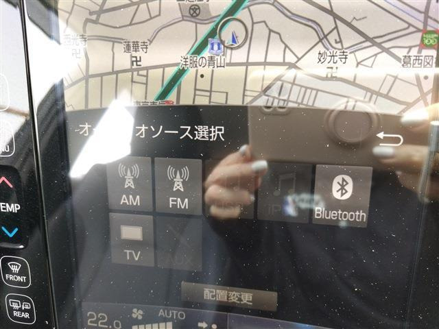 ナビ画面に表示されたバックカメラ映像および周辺視野モニターのカットです。後方視界の視認状態や、画面全体の現在の動作状況を画像よりご確認ください。